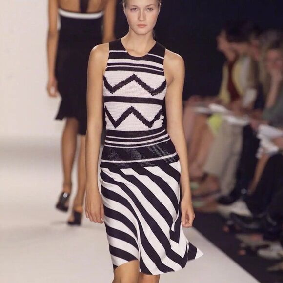 Ralph Lauren Purple Label Tops - Ralph Lauren Collection SS 2001 Cream & Black Silk Knit Chevron Sleeveless Top